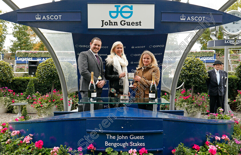 Blue-Point-0009 
 Presentation for The John Guest Bengough Stakes Ascot 7 Oct 2017 - Pic Steven Cargill / Racingfotos.com