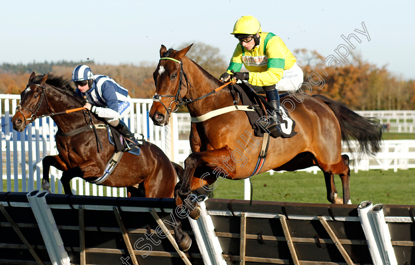 Leader-In-The-Park-0002 
 LEADER IN THE PARK (Ben Jones)
Warwick 22 Nov 2023 - Pic Steven Cargill / Racingfotos.com