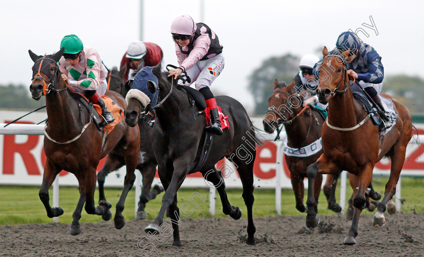 Isntshesomething-0002 
 ISNTSHESOMETHING (centre, Connor Beasley) beats TREAGUS (right) and BINKY BLUE (left) in The Close Brothers Business Finance Handicap Div1 Kempton 11 Oct 2017 - Pic Steven Cargill / Racingfotos.com