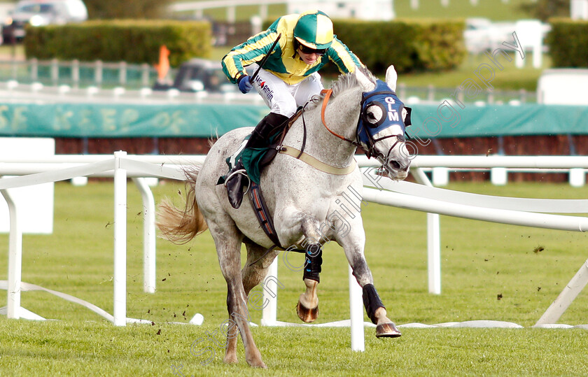 Diakali-0004 
 DIAKALI (Joshua Moore) wins The squareintheair.com Novices Chase 
Cheltenham 26 Oct 2018 - Pic Steven Cargill / Racingfotos.com