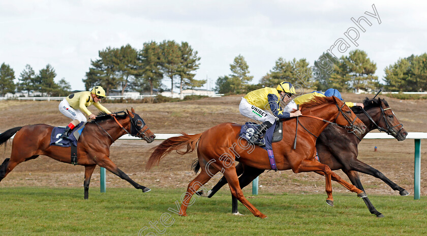 Universal-Order-0004 
 UNIVERSAL ORDER (nearside, Jamie Spencer) beats EL MISK (farside) and THREE COMETS (left) in The Dan Hague Yarmouth's Number 1 Bookmaker Handicap
Yarmouth 17 Sep 2019 - Pic Steven Cargill / Racingfotos.com