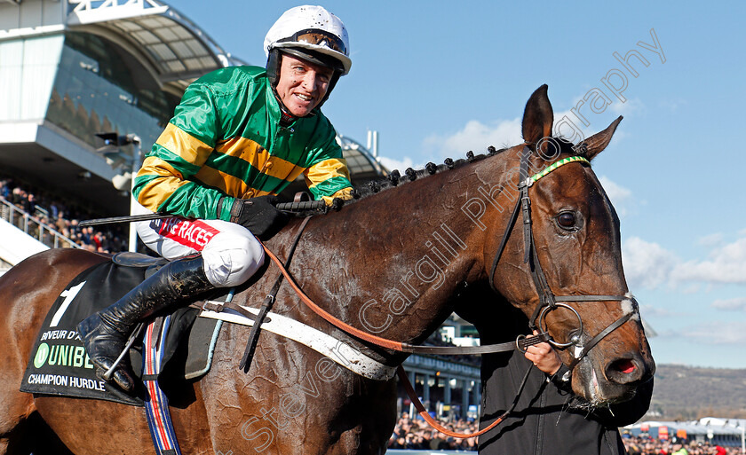 Buveur-D Air-0009 
 BUVEUR D'AIR (Barry Geraghty) after The Unibet Champion Hurdle Challenge Trophy Cheltenham 13 Mar 2018 - Pic Steven Cargill / Racingfotos.com