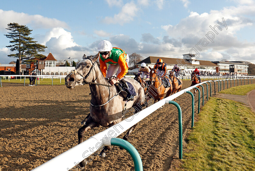 Grey-Waters-0001 
 GREY WATERS (Oisin Murphy) Lingfield 10 Jan 2018 - Pic Steven Cargill / Racingfotos.com