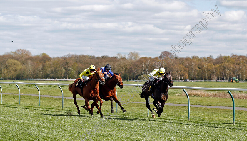 Mashhoor-0003 
 MASHHOOR (centre, Richard Kingscote) beats DUBAWI SANDS (left) and NOBLE PATRON (right) in The Mansionbet Bet 10 Get 20 Novice Stakes
Nottingham 7 Apr 2021 - Pic Steven Cargill / Racingfotos.com