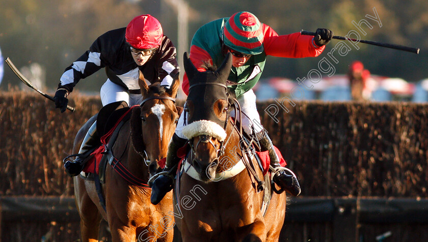 Elkstone-0006 
 ELKSTONE (James Bowen) wins The Matchbook Casino Handicap Chase
Kempton 21 Oct 2018 - Pic Steven Cargill / Racingfotos.com