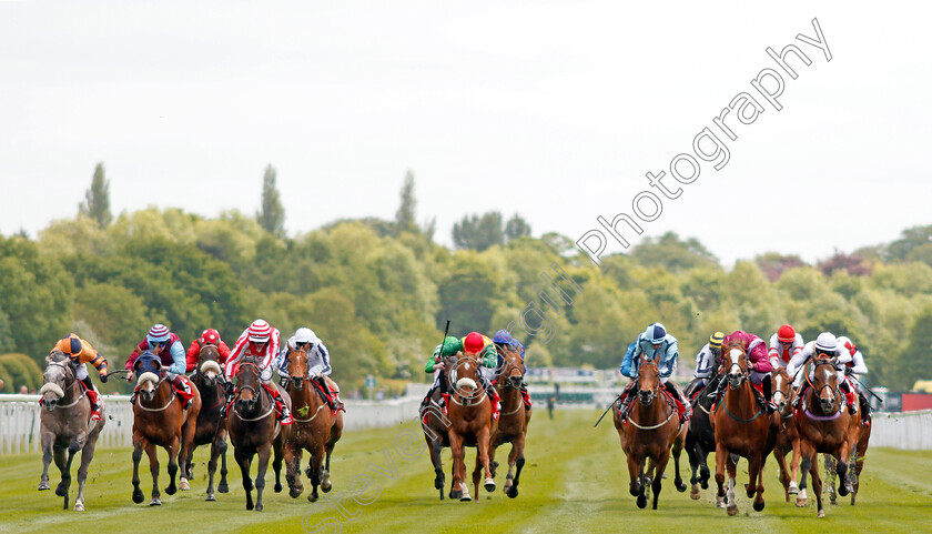 El-Astronaute-0001 
 EL ASTRONAUTE (2nd right, Jason Hart) beats DARK SHOT (right) in The Betfred Supports Jack Berry House Handicap York 17 May 2018 - Pic Steven Cargill / Racingfotos.com