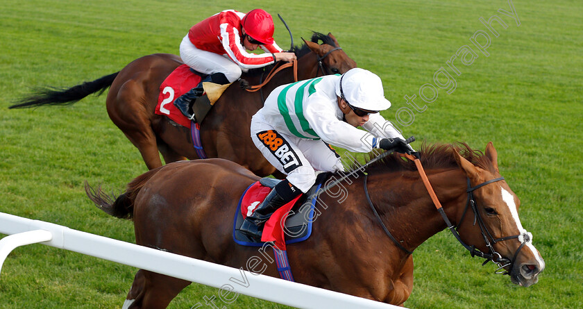 Akvavera-0005 
 AKVAVERA (Silvestre De Sousa) wins The Smarkets Betting Exchange Fillies Handicap
Sandown 19 Sep 2018 - Pic Steven Cargill / Racingfotos.com