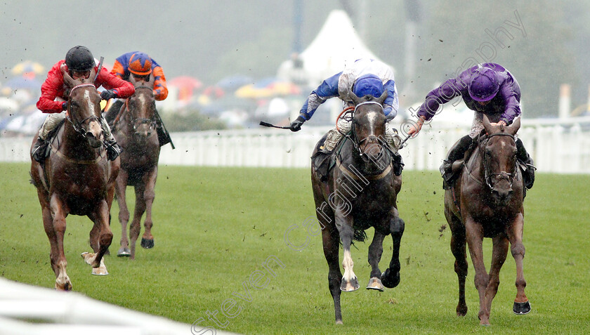 The-Grand-Visir-0003 
 THE GRAND VISIR (centre, Richard Kingscote) beats BUILDMEUPBUTTERCUP (right) in The Ascot Stakes
Royal Ascot 18 Jun 2019 - Pic Steven Cargill / Racingfotos.com