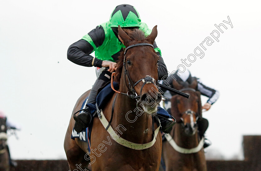 Kotmask-0007 
 KOTMASK (Caoilin Quinn) wins The Howden Handicap Chase
Ascot 21 Dec 2024 - Pic Steven Cargill / Racingfotos.com