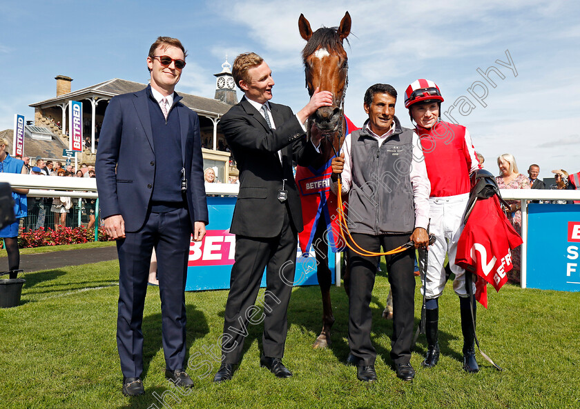 Bay-City-Roller-0011 
 BAY CITY ROLLER (Callum Shepherd) with George Scott after The Betfred Champagne Stakes
Doncaster 14 Sep 2024 - Pic Steven Cargill / Racingfotos.com