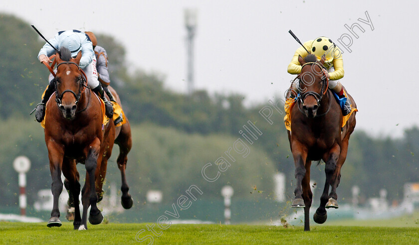 Emaraaty-Ana-0007 
 EMARAATY ANA (right, Andrea Atzeni) beats STARMAN (left) in the Betfair Sprint Cup
Haydock 4 Sep 2021 - Pic Steven Cargill / Racingfotos.com