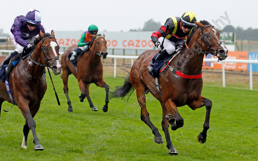 Global-Esteem-0004 
 GLOBAL ESTEEM (Aled Beech) beats MAXI BOY (left) in The Sky Sports Racing Sky 415 Handicap
Yarmouth 14 Sep 2021 - Pic Steven Cargill / Racingfotos.com