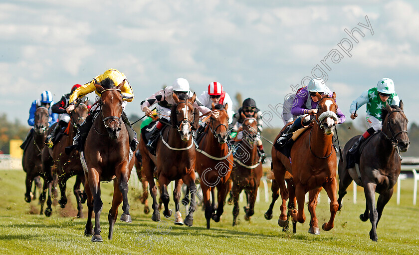 Beshaayir-0001 
 BESHAAYIR (left, Ryan Moore) beats FOXTROT LADY (2nd right) in The British Stallion Studs EBF Maiden Stakes Div2 Newbury 22 Sep 2017 - Pic Steven Cargill / Racingfotos.com