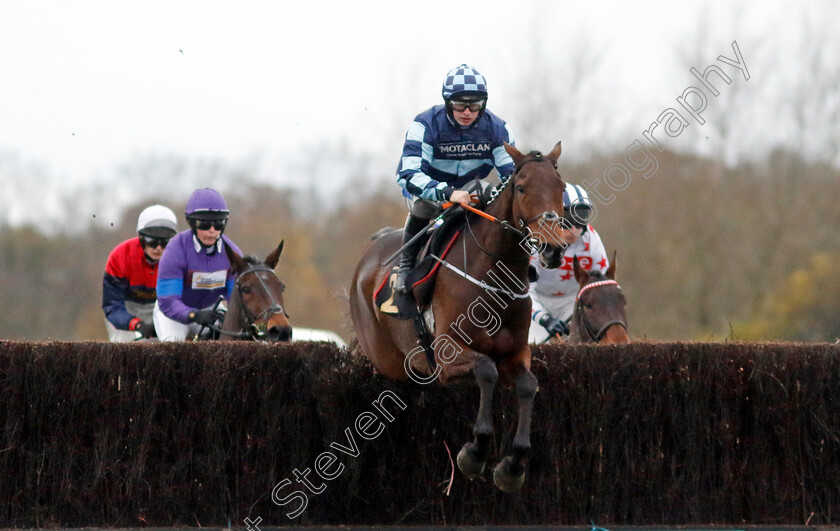 Thomas-Darby-0006 
 THOMAS DARBY (Sean Bowen) wins The John Sumner Memorial Veterans Handicap Chase
Warwick 22 Nov 2023 - Pic Steven Cargill / Racingfotos.com