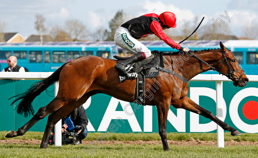 Sam-Brown-0008 
 SAM BROWN (Aidan Coleman) wins The Betway Handicap Chase
Aintree 9 Apr 2022 - Pic Steven Cargill / Racingfotos.com