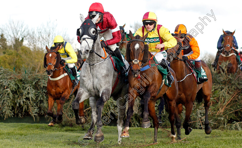 Coko-Beach-and-Freewheelin-Dylan-0004 
 COKO BEACH (left, Jonjo o'Neill) and FREEWHEELIN DYLAN (right, Ricky Doyle) 
Aintree 9 Apr 2022 - Pic Steven Cargill / Racingfotos.com