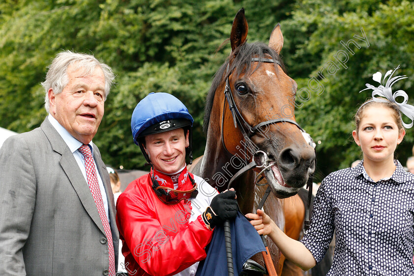 Veracious-0021 
 VERACIOUS (Oisin Murphy) with Sir Michael Stoute after The Tattersalls Falmouth Stakes
Newmarket 12 Jul 2019 - Pic Steven Cargill / Racingfotos.com