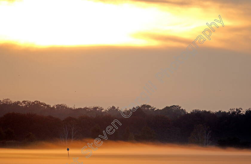 Newmarket-0002 
 A furlong marker on the gallops in the mist at sunset
Newmarket 25 Oct 2023 - Pic Steven Cargill / Racingfotos.com