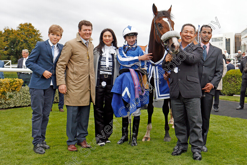 Beat-The-Bank-0009 
 BEAT THE BANK (Oisin Murphy) with owner Vichai Srivaddhanaprabha and Andrew Balding after The Shadwell Joel Stakes Newmarket 29 Sep 2017 - Pic Steven Cargill / Racingfotos.com