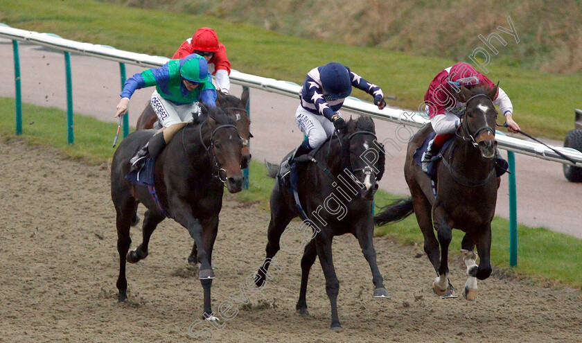 Bobby-K-0002 
 BOBBY K (centre, Oisin Murphy) beats MAINSAIL ATLANTIC (left) and KESWICK (right) in The Betway Handicap 
Lingfield 20 Nov 2018 - Pic Steven Cargill / Racingfotos.com