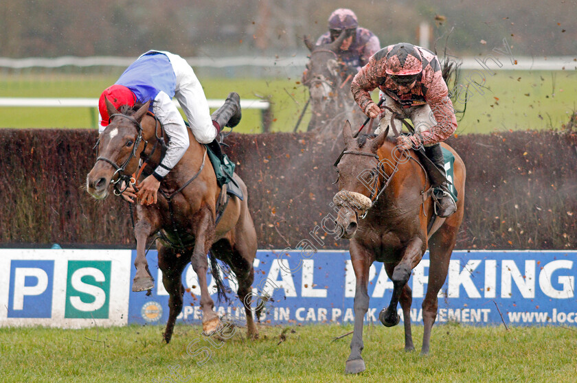 Sensulano-0005 
 SENSULANO (right, Leighton Aspell) beats CHILLI FILLI (left, Aidan Coleman) in The Actioncoach Lady Godiva Mares Novices Chase
Warwick 12 Dec 2019 - Pic Steven Cargill / Racingfotos.com