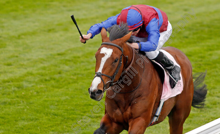 Changingoftheguard-0008 
 CHANGINGOFTHEGUARD (Ryan Moore) wins The Boodles Chester Vase
Chester 4 May 2022 - Pic Steven Cargill / Racingfotos.com