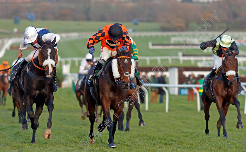 Kingswell-Theatre-0008 
 KINGSWELL THEATRE (centre, Tom Scudamore) beats VICOMTE DU SEUIL (left) in The Glenfarclas Cross Country Handicap Chase Cheltenham 17 Nov 2017 - Pic Steven Cargill / Racingfotos.com