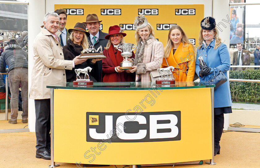 Farclas-0006 
 Presentation by Lady Bamford (red) to Michael O'Leary and family for The JCB Triumph Hurdle won by FARCLAS Cheltenham 16 Mar 2018 - Pic Steven Cargill / Racingfotos.com