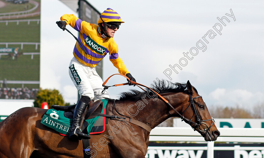 Gelino-Bello-0006 
 GELINO BELLO (Harry Cobden) wins The Cavani Menswear Sefton Novices Hurdle
Aintree 8 Apr 2022 - Pic Steven Cargill / Racingfotos.com