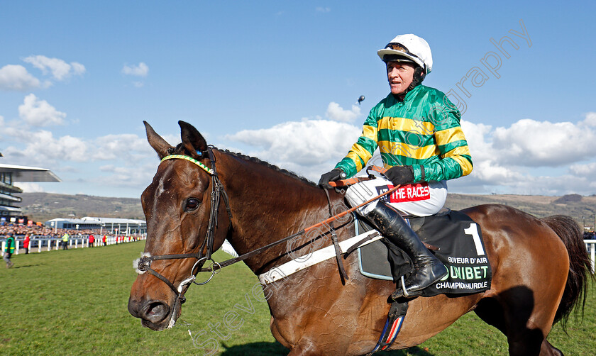 Buveur-D Air-0006 
 BUVEUR D'AIR (Barry Geraghty) after The Unibet Champion Hurdle Challenge Trophy Cheltenham 13 Mar 2018 - Pic Steven Cargill / Racingfotos.com