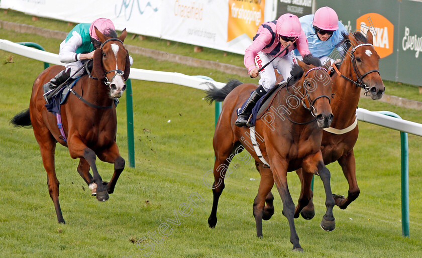 So-Sleek-0004 
 SO SLEEK (centre, Jamie Spencer) beats SEA TIDE (left) and VERNATTI (right) in The British EBF Fillies Handicap Yarmouth 21 Sep 2017 - Pic Steven Cargill / Racingfotos.com