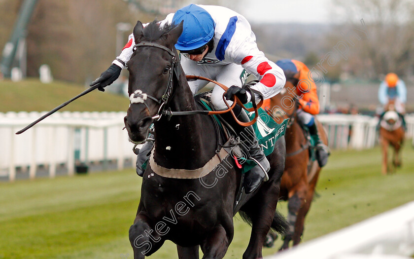 Monmiral-0003 
 MONMIRAL (Harry Cobden) wins The Doom Bar Anniversary 4-y-o Juvenile Hurdle
Aintree 8 Apr 2021 - Pic Steven Cargill / Racingfotos.com