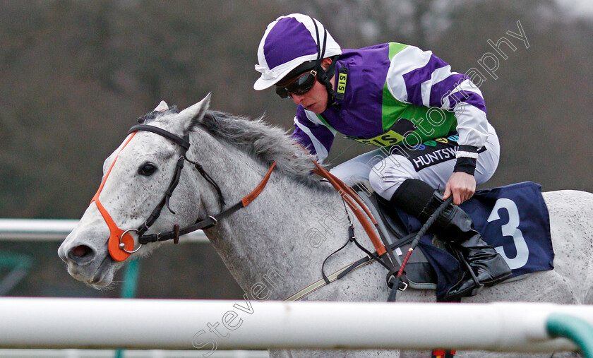 Miss-Minuty-0004 
 MISS MINUTY (Jason Watson) wins The 32Redsport.com Fillies Handicap Lingfield 6 Jan 2018 - Pic Steven Cargill / Racingfotos.com