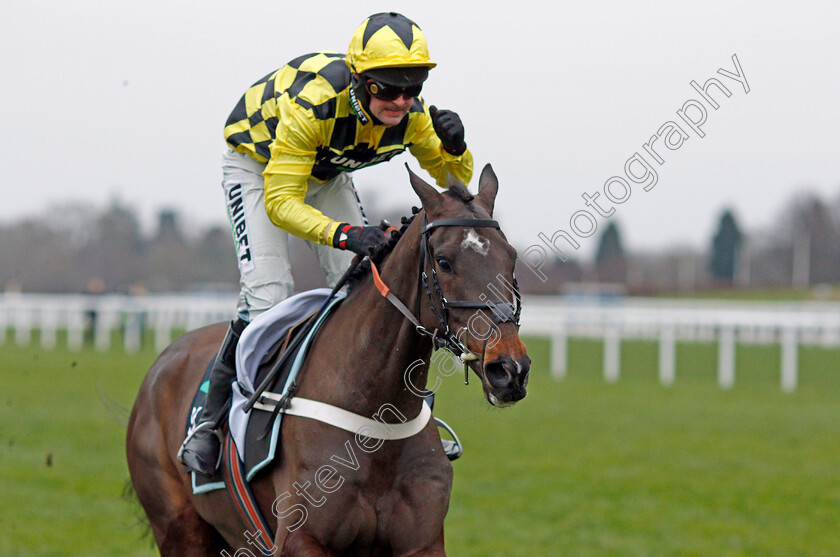 Shishkin-0024 
 SHISHKIN (Nico de Boinville) wins The SBK Clarence House Chase
Ascot 22 Jan 2022 - Pic Steven Cargill / Racingfotos.com