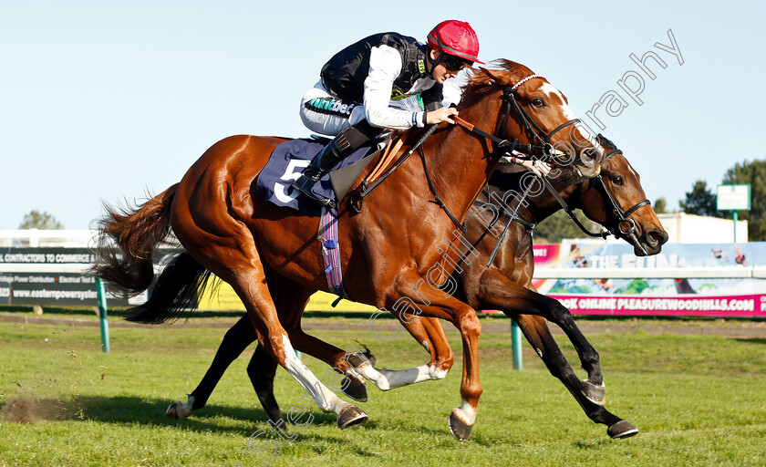 Frankellina-0004 
 FRANKELLINA (Harry Bentley) beats OUSSEL FALLS (right) in The British Stallion Studs EBF Fillies Novice Stakes Div1
Yarmouth 23 Oct 2018 - Pic Steven Cargill / Racingfotos.com