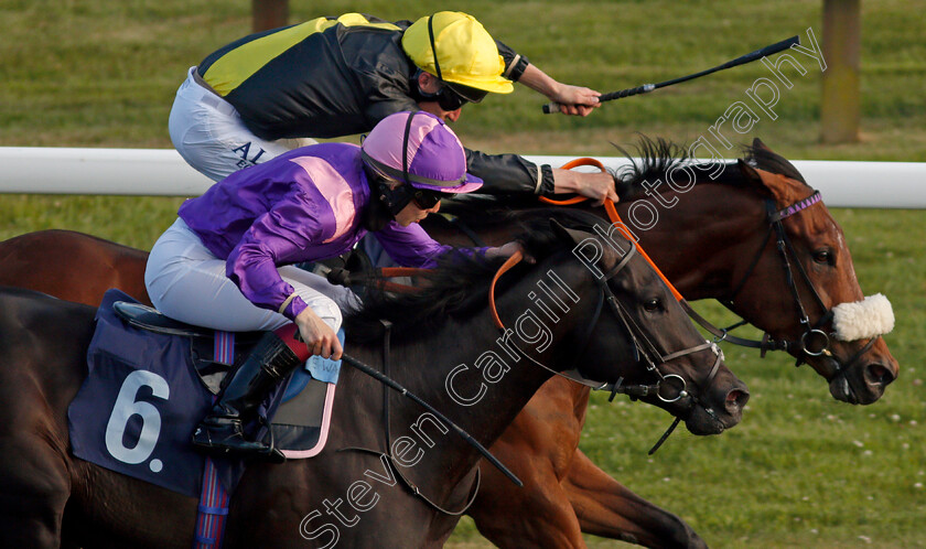 The-Cruising-Lord-0006 
 THE CRUISING LORD (farside, Luke Morris) beats PEERLESS (nearside, Saffie Osborne) in The Visit Attheraces.com/marketmovers Handicap
Bath 23 Jun 2021 - Pic Steven Cargill / Racingfotos.com