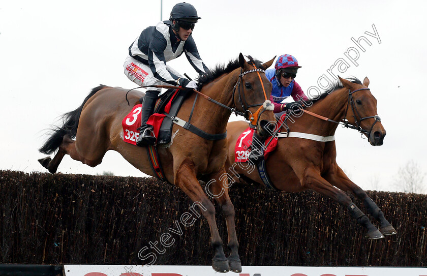 La-Bague-Au-Roi-0003 
 LA BAGUE AU ROI (right, Richard Johnson) beats RED INDIAN (left) in The 32Red Kauto Star Novices Chase
Kempton 26 Dec 2018 - Pic Steven Cargill / Racingfotos.com