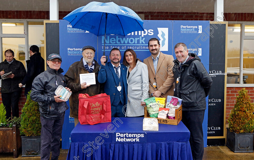 Lady-Babs-0010 
 Presentation for The Pertemps Network Handicap Hurdle
Market Rasen 17 Nov 2022 - pic Steven Cargill / Racingfotos.com