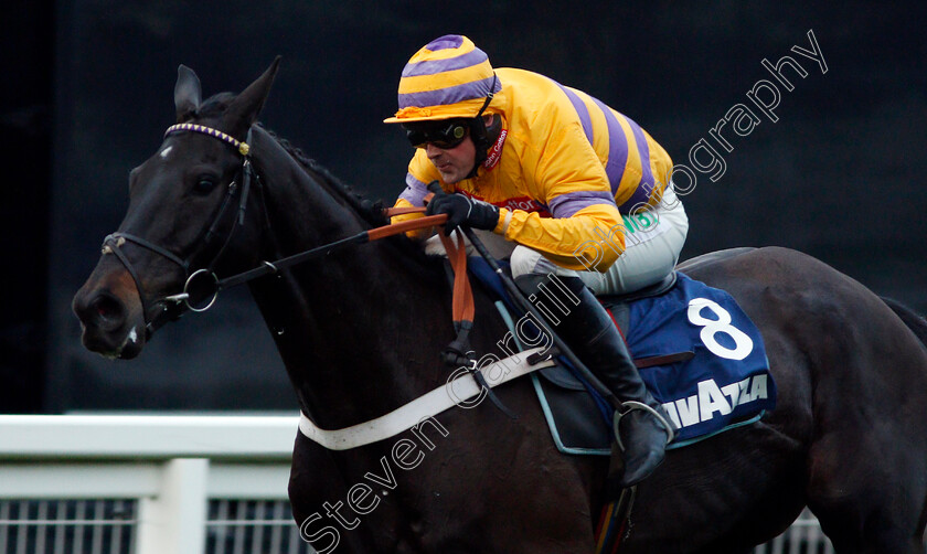 Gold-Present-0004 
 GOLD PRESENT (Nico de Boinville) wins The Lavazza Silver Cup Handicap Chase Ascot 23 Dec 2017 - Pic Steven Cargill / Racingfotos.com