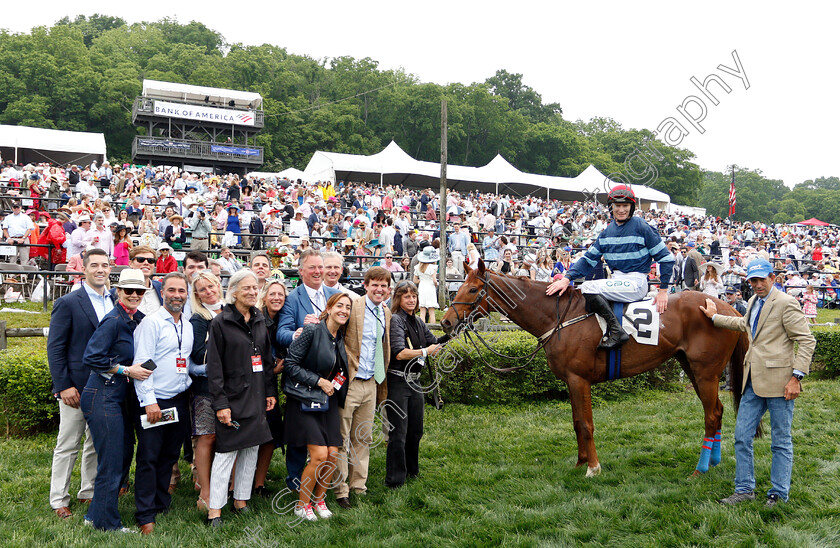 City-Dreamer-0003 
 CITY DREAMER (Sean McDermott) and owners after The Marcellus Frost Champion Hurdle
Percy Warner Park, Nashville Tennessee USA, 11 May 2019 - Pic Steven Cargill / Racingfotos.com