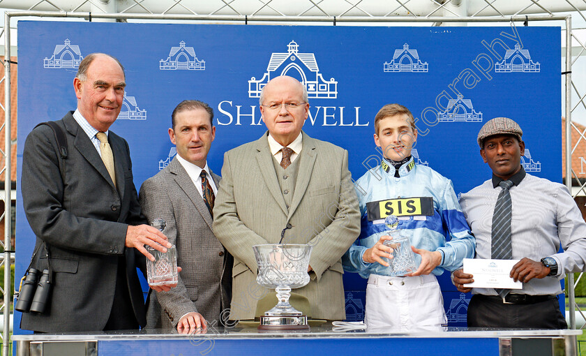 Thrave-0010 
 Presentation to Thomas Barr, Henry Candy and Harry Bentley for The Derrinstown British EBF Maiden Stakes won by THRAVE Newmarket 29 Sep 2017 - Pic Steven Cargill / Racingfotos.com