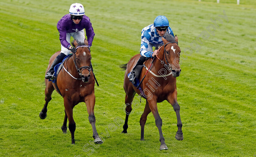 Maria-Branwell-0005 
 MARIA BRANWELL (right, Daniel Tudhope) wins The Coral National Stakes
Sandown 26 May 2022 - Pic Steven Cargill / Racingfotos.com