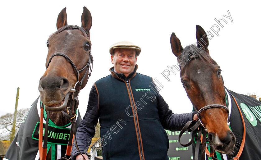 Buveur-D Air-and-My-Tent-Or-Yours-0002 
 BUVEUR D'AIR (left) and MY TENT OR YOURS (right) with Nicky Henderson at his stable in Lambourn 20 Feb 2018 - Pic Steven Cargill / Racingfotos.com