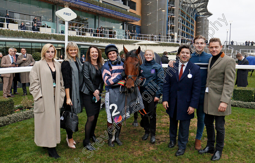 Benatar-0009 
 BENATAR (Jamie Moore) and owners after The Mitie Noel Novices Chase Ascot 22 Dec 2017 - Pic Steven Cargill / Racingfotos.com