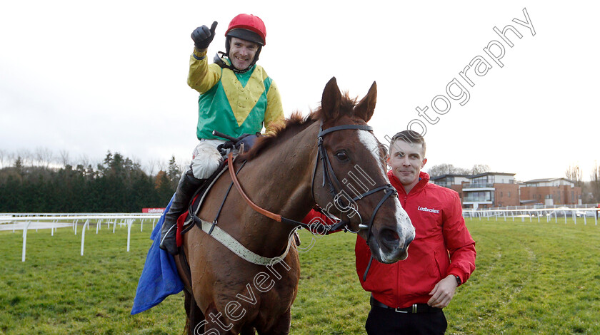 Sizing-Tennessee-0017 
 SIZING TENNESSEE (Tom Scudamore) after The Ladbrokes Trophy
Newbury 1 Dec 2018 - Pic Steven Cargill / Racingfotos.com