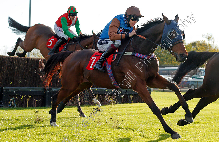 Oliver s-Hill-0001 
 OLIVER'S HILL (Aidan Coleman) on his way to winning The Smarter Bets With Matchbook Handicap Chase Kempton 22 Oct 2017 - Pic Steven Cargill / Racingfotos.com