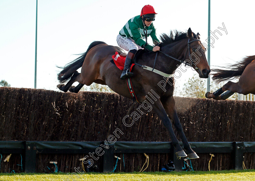 Pearls-Legend-0001 
 PEARLS LEGEND (Jamie Moore) Kempton 22 Oct 2017 - Pic Steven Cargill / Racingfotos.com