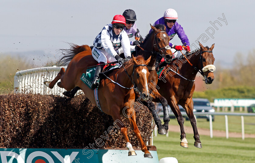 Banbridge-0003 
 BANBRIDGE (left, J J Slevin) beats VISIONARIAN (right) in The Racehorse Lotto Manifesto Novices Chase
Aintree 13 Apr 2023 - Pic Steven Cargill / Racingfotos.com