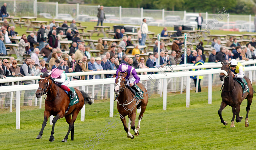 Samburu-0001 
 SAMBURU (left, Frankie Dettori) beats SNOOZE N YOU LOSE (centre) in The Paddy Power Here For The Craic Handicap
York 11 May 2022 - Pic Steven Cargill / Racingfotos.com