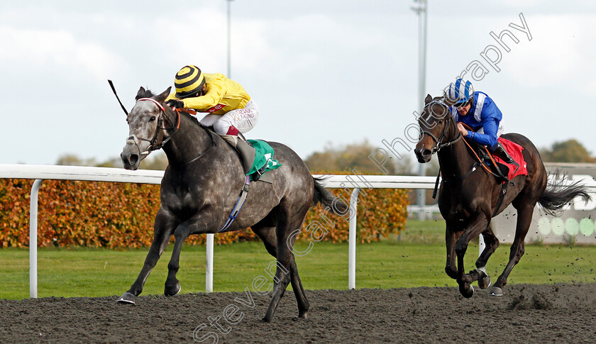 Perfect-Inch-0003 
 PERFECT INCH (Oisin Murphy) beats JAARIYAH (right) in The Unibet Breeders Backing Racing EBF Fillies Novice Stakes
Kempton 2 Nov 2020 - Pic Steven Cargill / Racingfotos.com